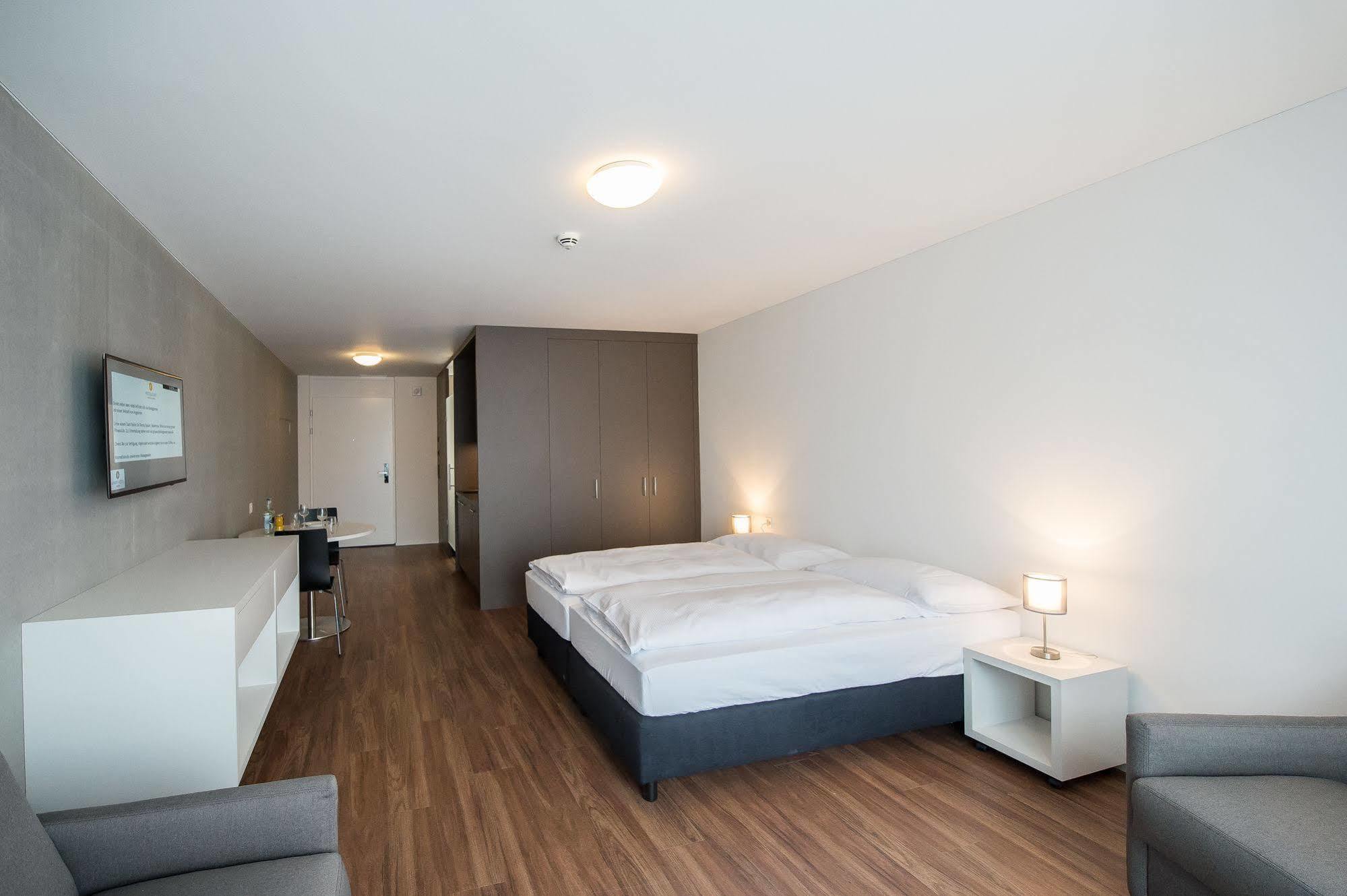อพาร์ตโฮเต็ล บาเดิน Hotel ภายนอก รูปภาพ