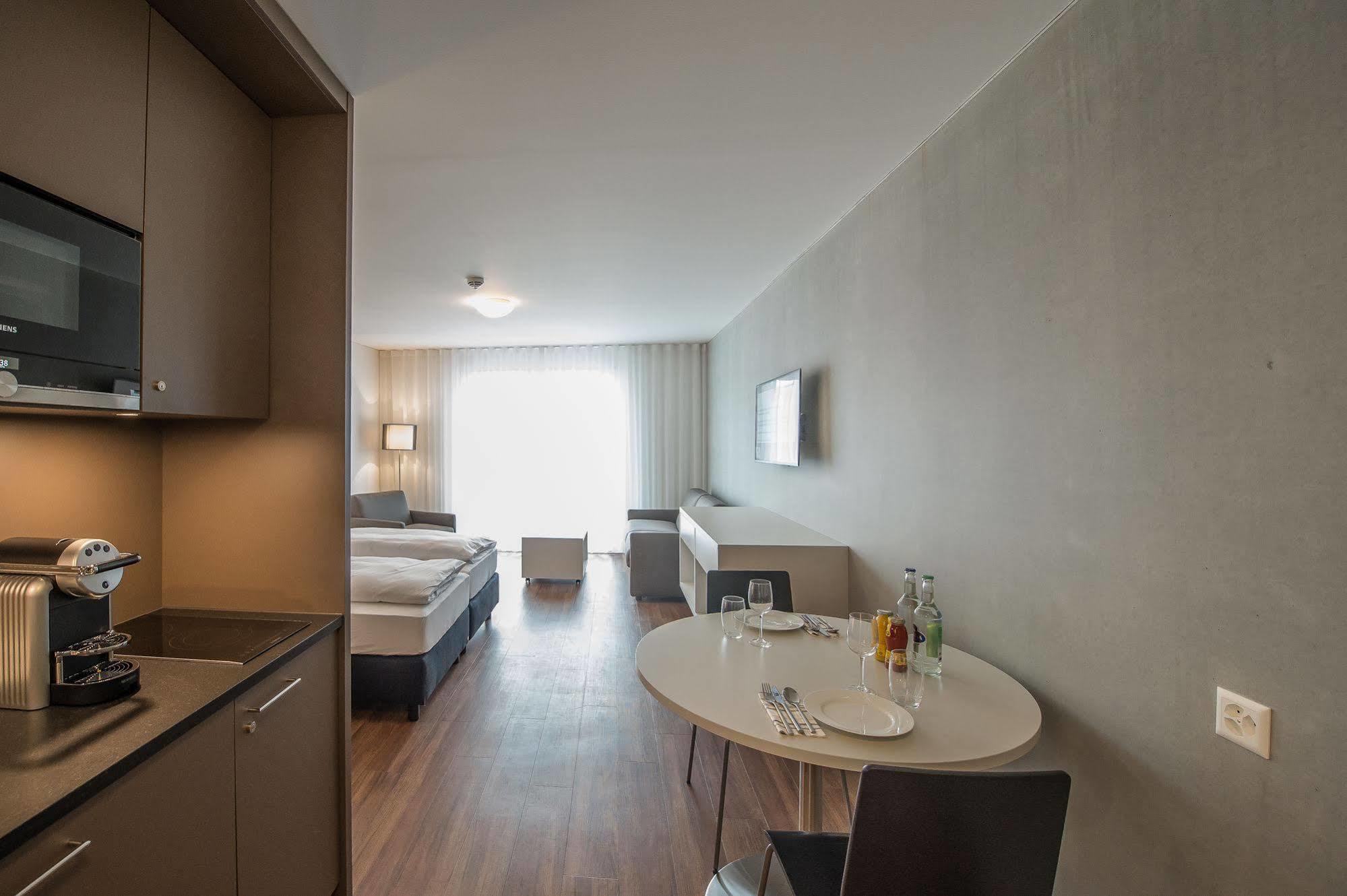 อพาร์ตโฮเต็ล บาเดิน Hotel ภายนอก รูปภาพ