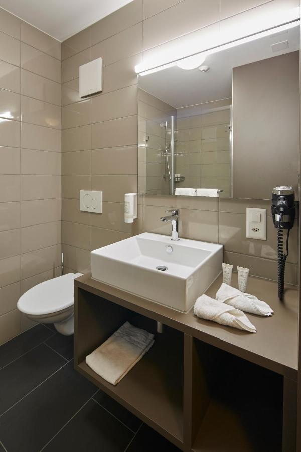 อพาร์ตโฮเต็ล บาเดิน Hotel ภายนอก รูปภาพ